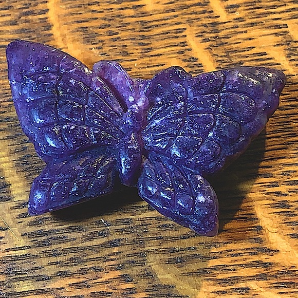 BUTTERFLY LEPIDOLITE CARVED CRYSTAL - Picture 2 of 9